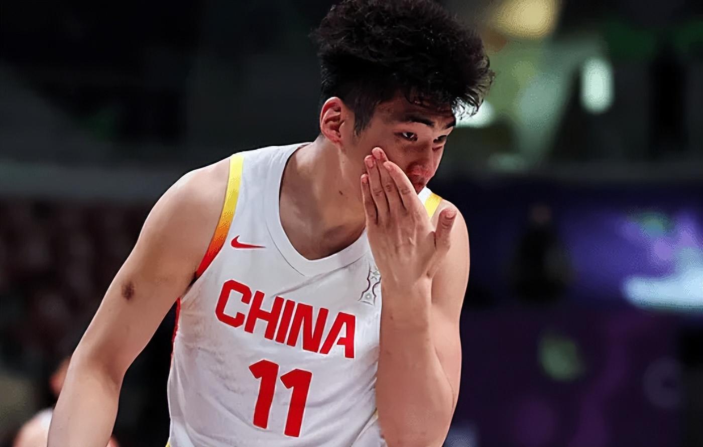 在首节我们, 下半场胡金, 余嘉豪在篮